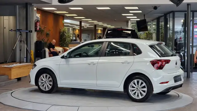 Volkswagen Polo view 6