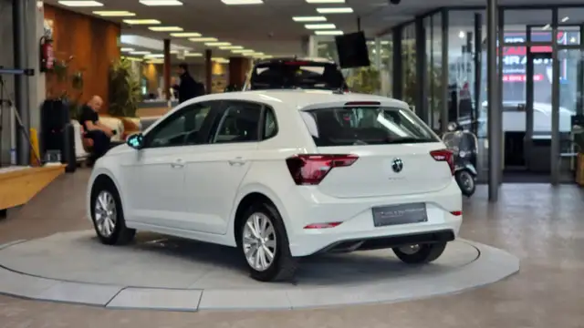 Volkswagen Polo view 8