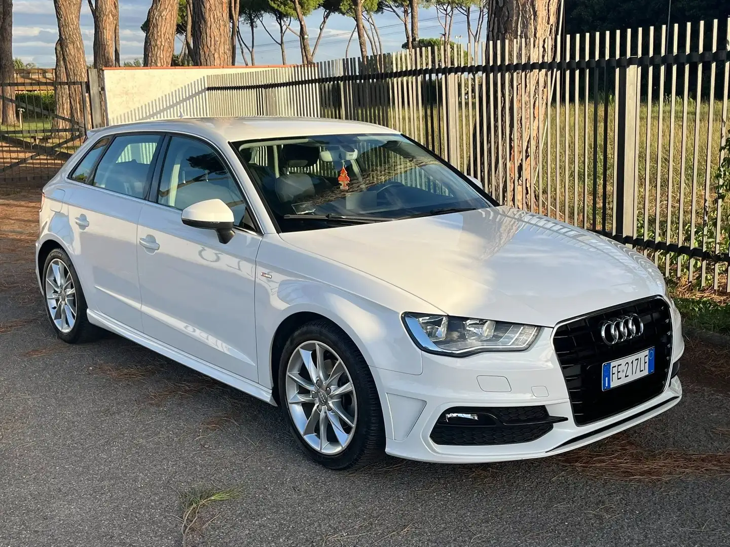 Audi A3 A3 S Line Sportback  1.6 tdi Blanc - 2