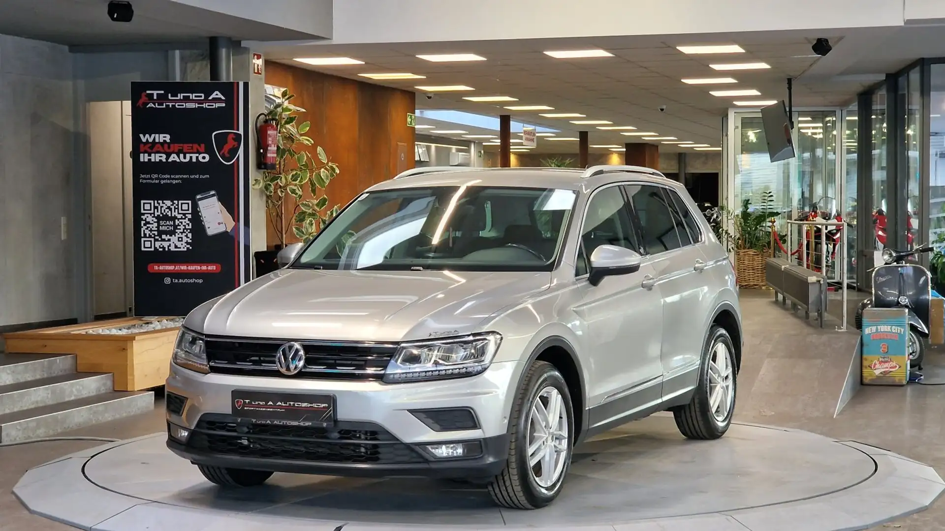 Volkswagen Tiguan Tiguan 2.0 TDI Sound DSG *Kamera*Navi*AHK*Carplay* Grau - 1