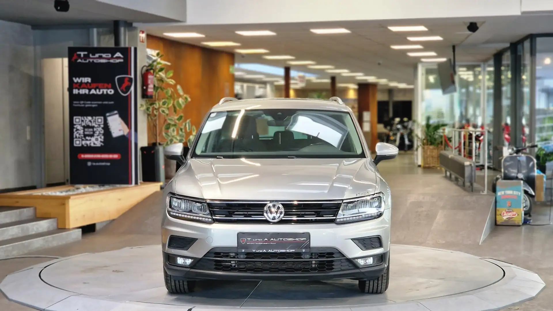 Volkswagen Tiguan Tiguan 2.0 TDI Sound DSG *Kamera*Navi*AHK*Carplay* Grau - 2