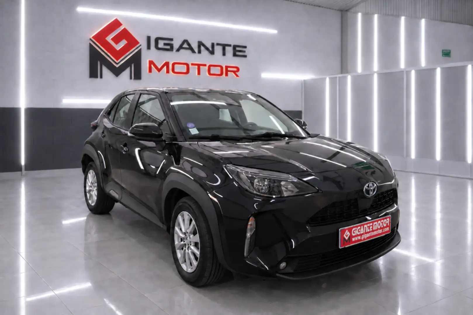 Toyota Yaris Cross 120H Business Plus Negro - 1