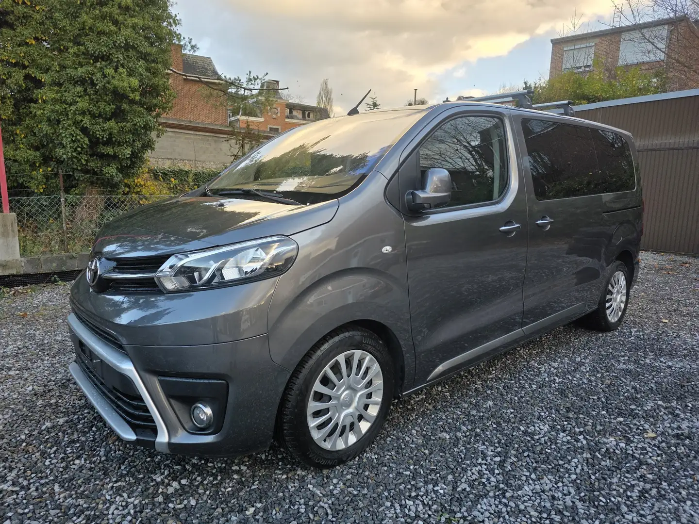 Toyota Proace Verso 1.6  * 8 place * GPS * toit panoramique Grijs - 1