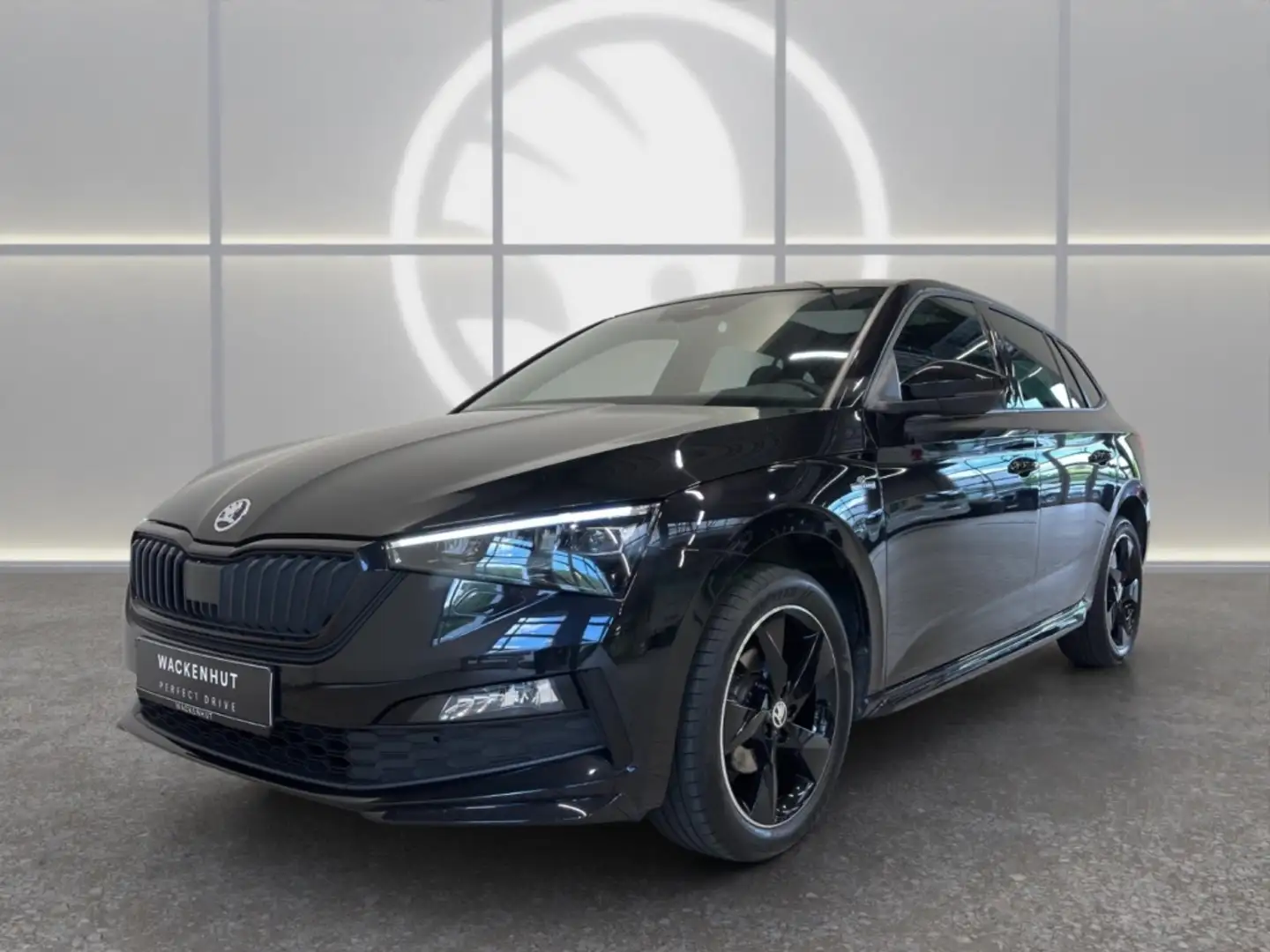 Skoda Scala MONTE CARLO 1.5l TSI ACC+PANO+BUSI+RFK+LED Zwart - 1