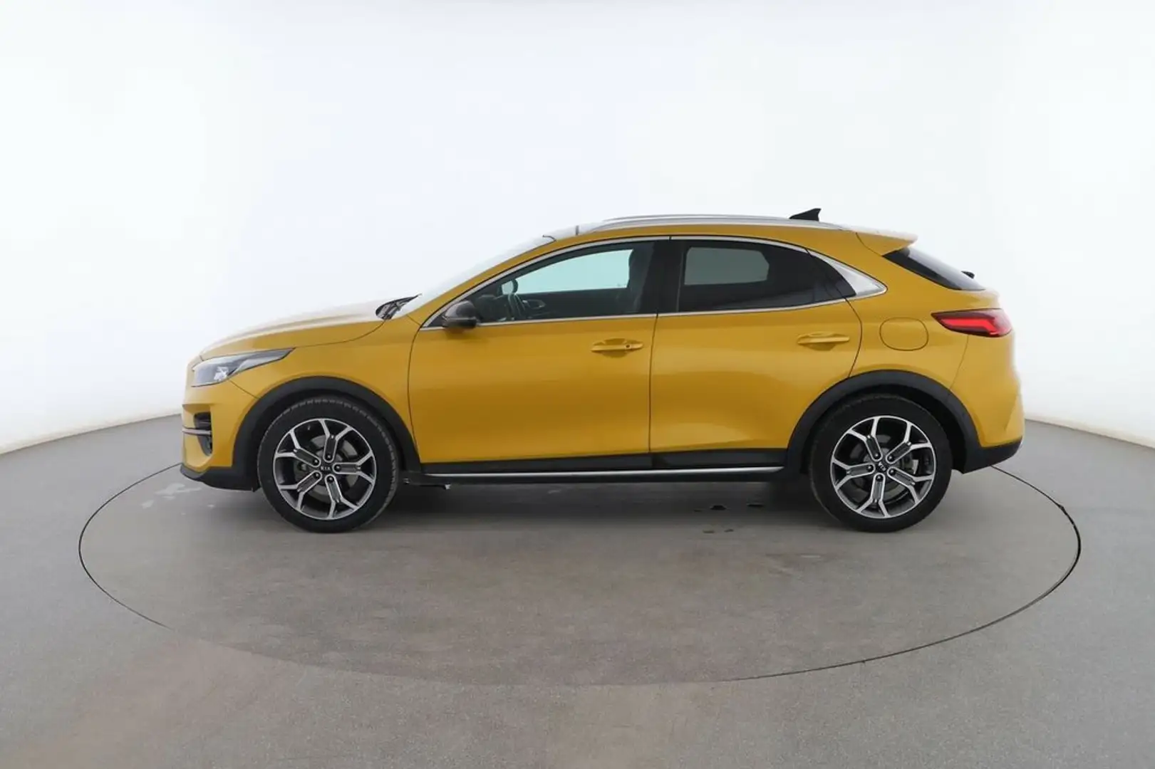Kia XCeed 1.6 CRDi Mild-Hybrid Emotion Amarillo - 2