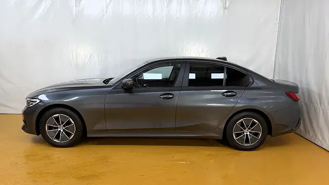 BMW 3 Series view 7