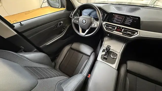 BMW 3 Series view 8