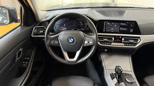 BMW 3 Series view 9