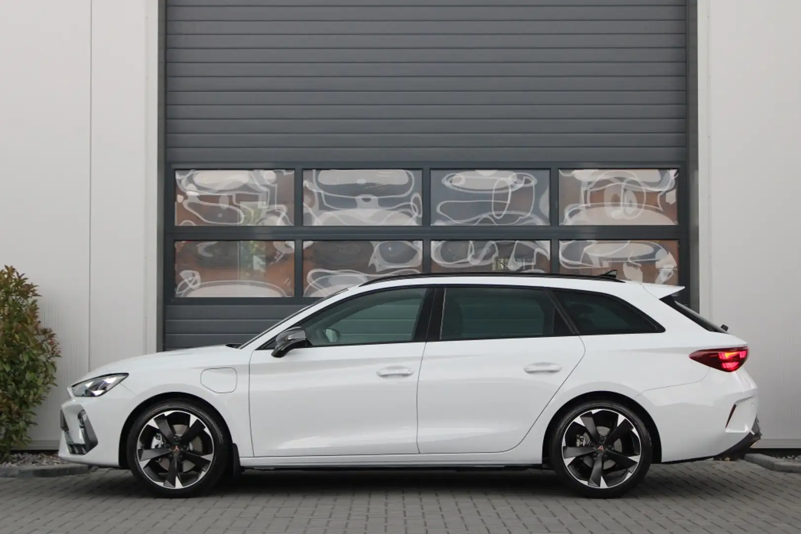 CUPRA Leon Sportstourer 1.5 TSI e-Hybrid 204 pk Business | Ac Bianco - 2