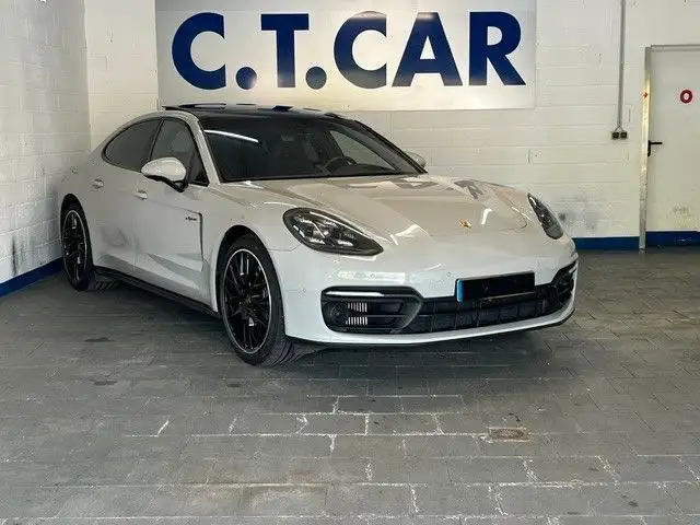 Porsche Panamera 4 E-Hybrid Platinum Edition