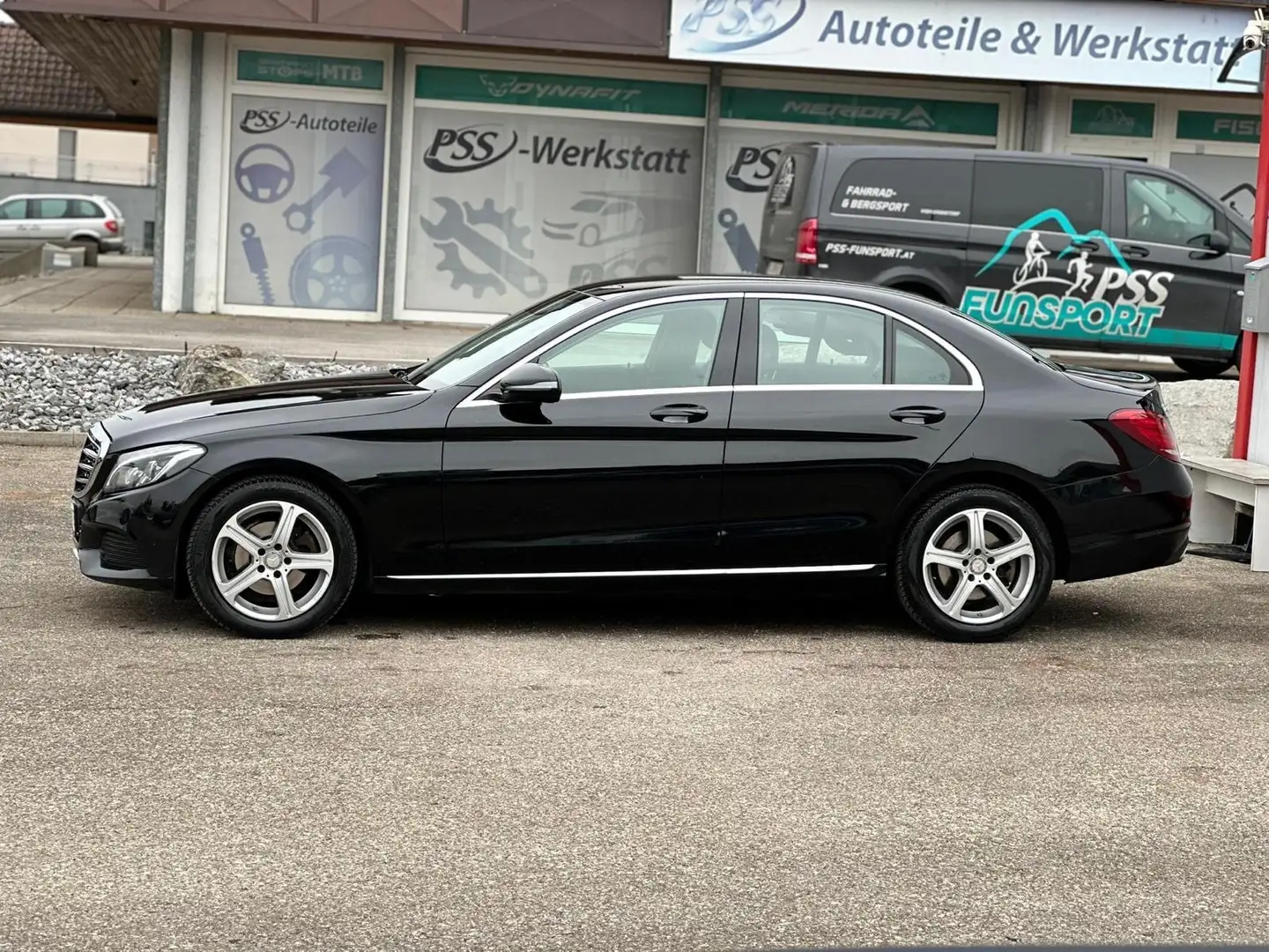 Mercedes-Benz C 180 C 180 BlueTec / d (205.036) Schwarz - 2