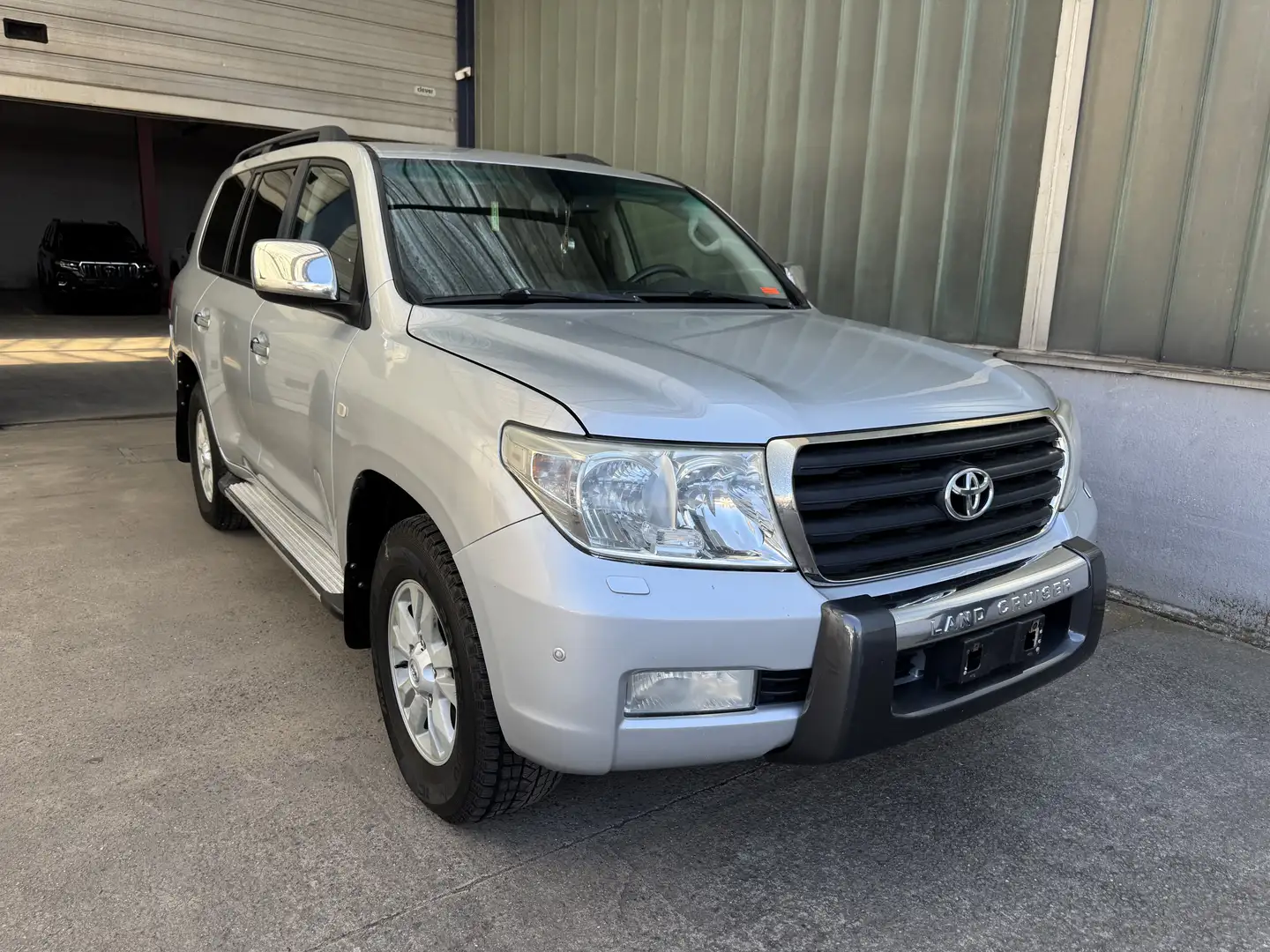 Toyota Land Cruiser V8 D-4D Automatik Execut for Export out of Europe - 1