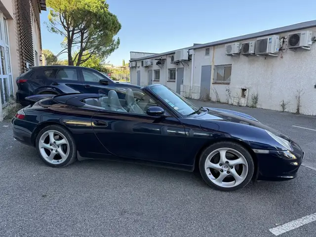 Porsche 911 view 4