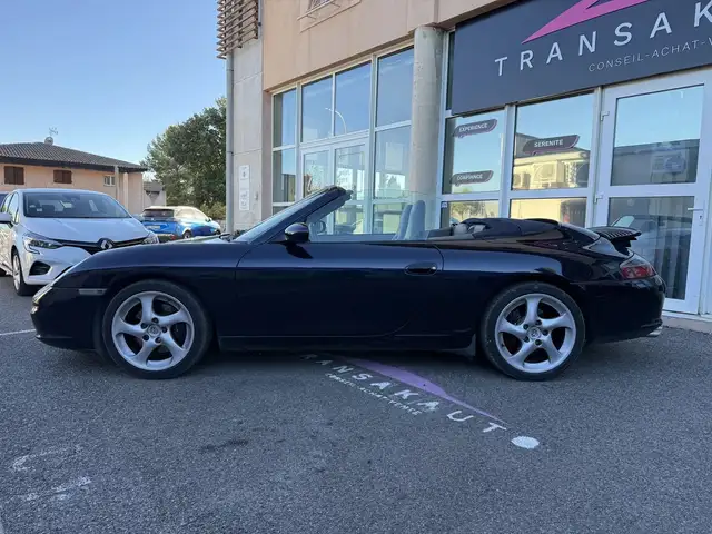 Porsche 911 view 8