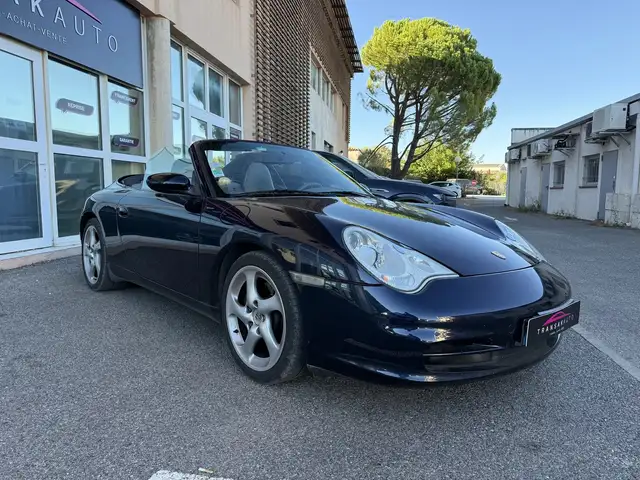 Porsche 911 view 3