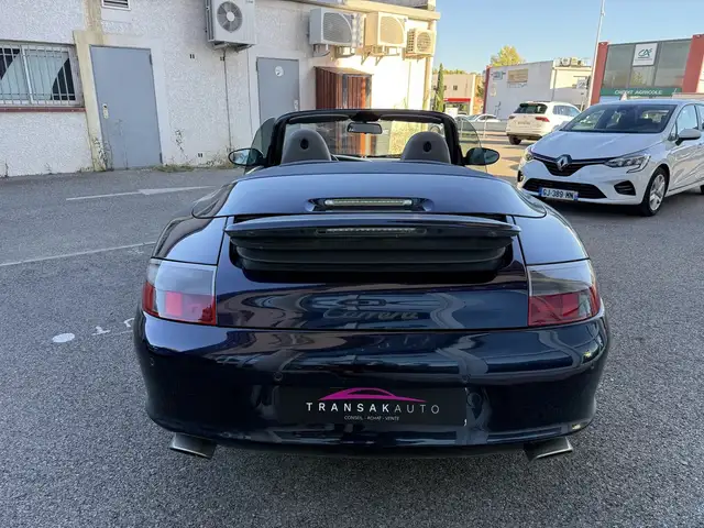 Porsche 911 view 6