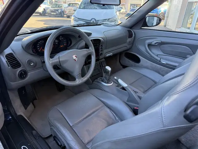 Porsche 911 view 9