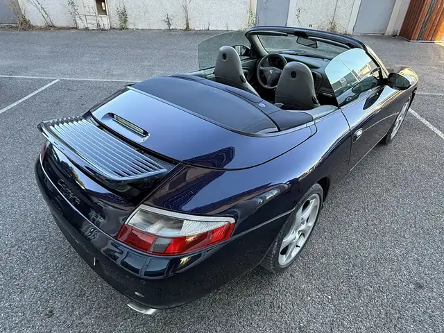 Porsche 911 view 5