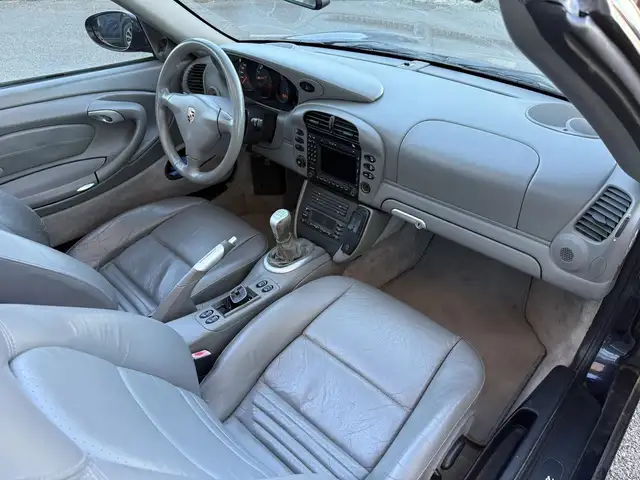 Porsche 911 view 11