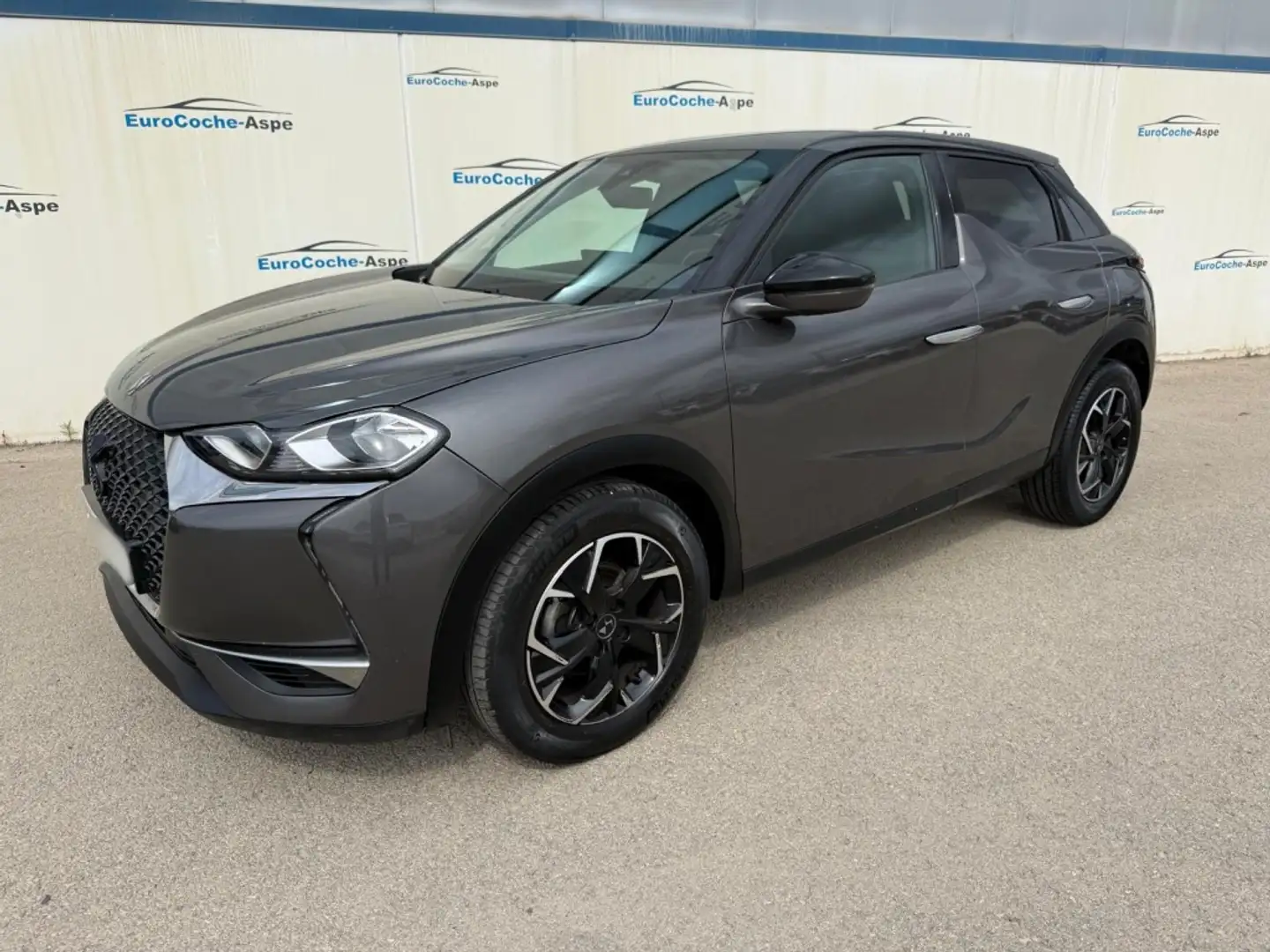 DS Automobiles DS 3 Crossback BlueHDi So Chic 110 Gris - 1