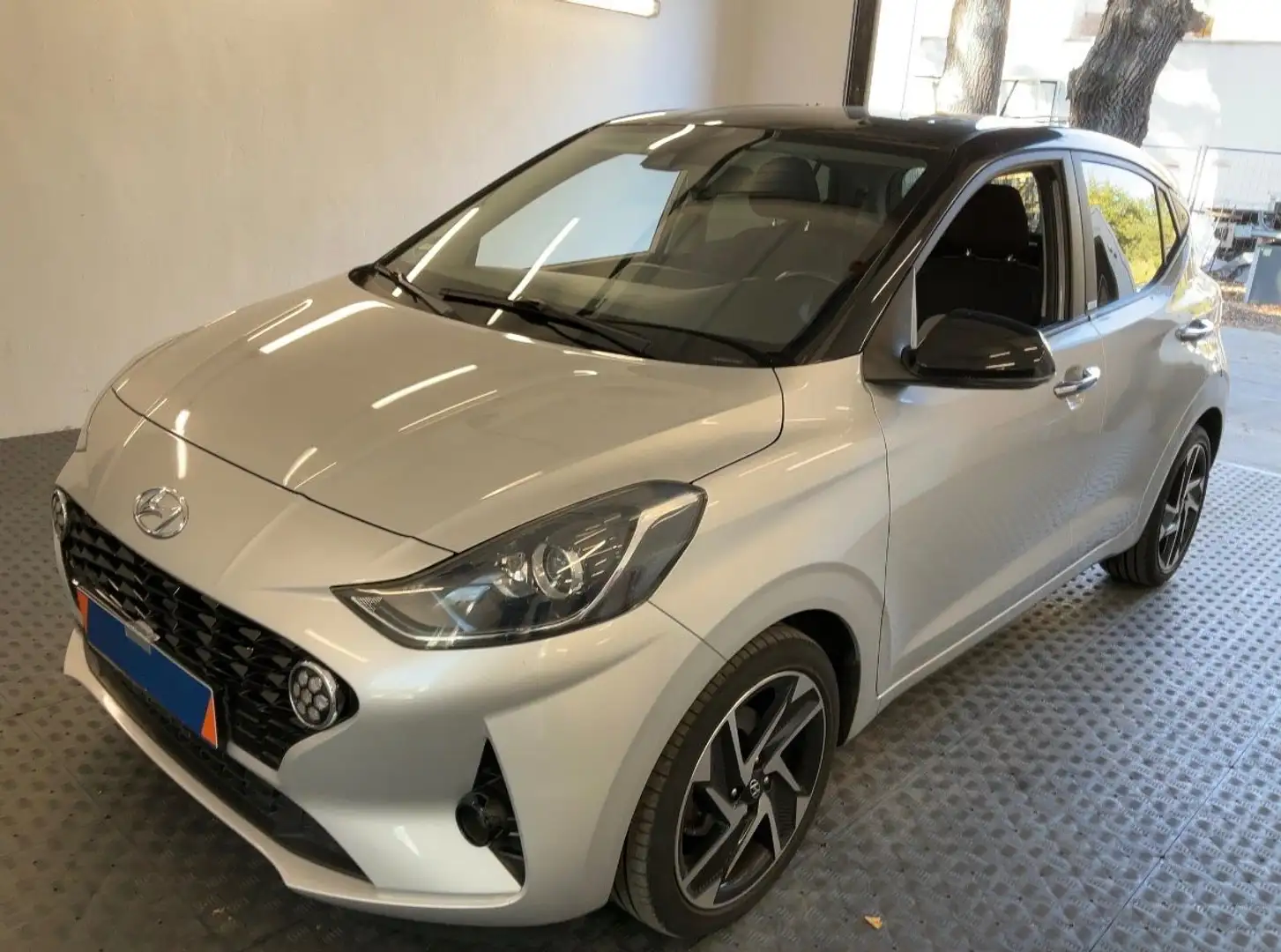 Hyundai i10 Style*Automatik*Kamera*applecarplay*Sitzheiz Grau - 1