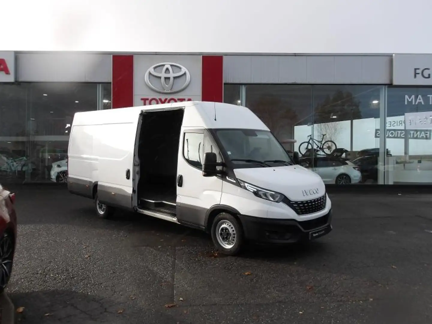 Iveco Daily 35S18H V9 Hi-Matic Blanc - 1