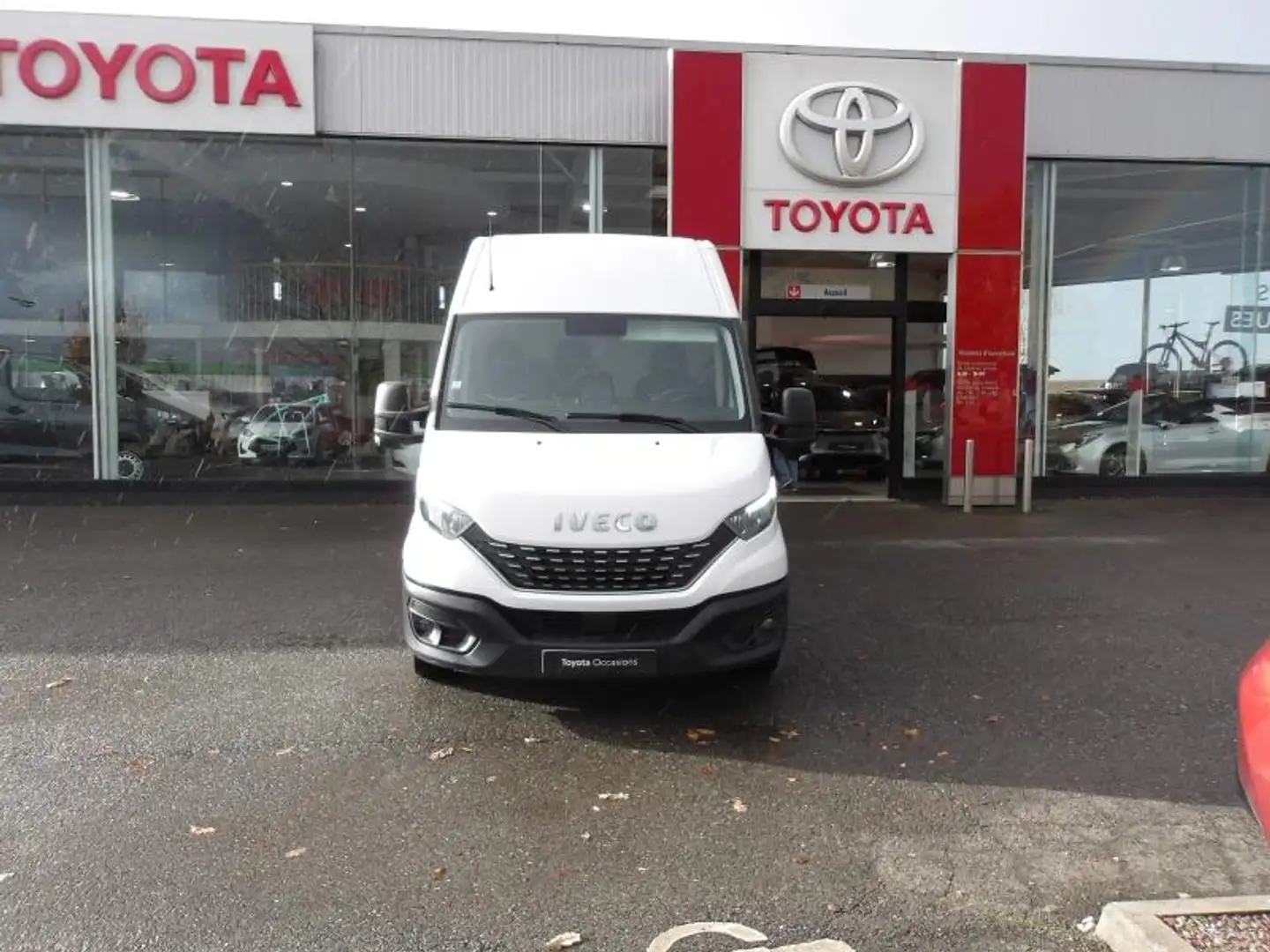 Iveco Daily 35S18H V9 Hi-Matic Blanc - 2