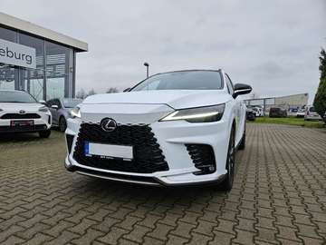 + Plug-in E-Four F-Sport Design 360°. HUD