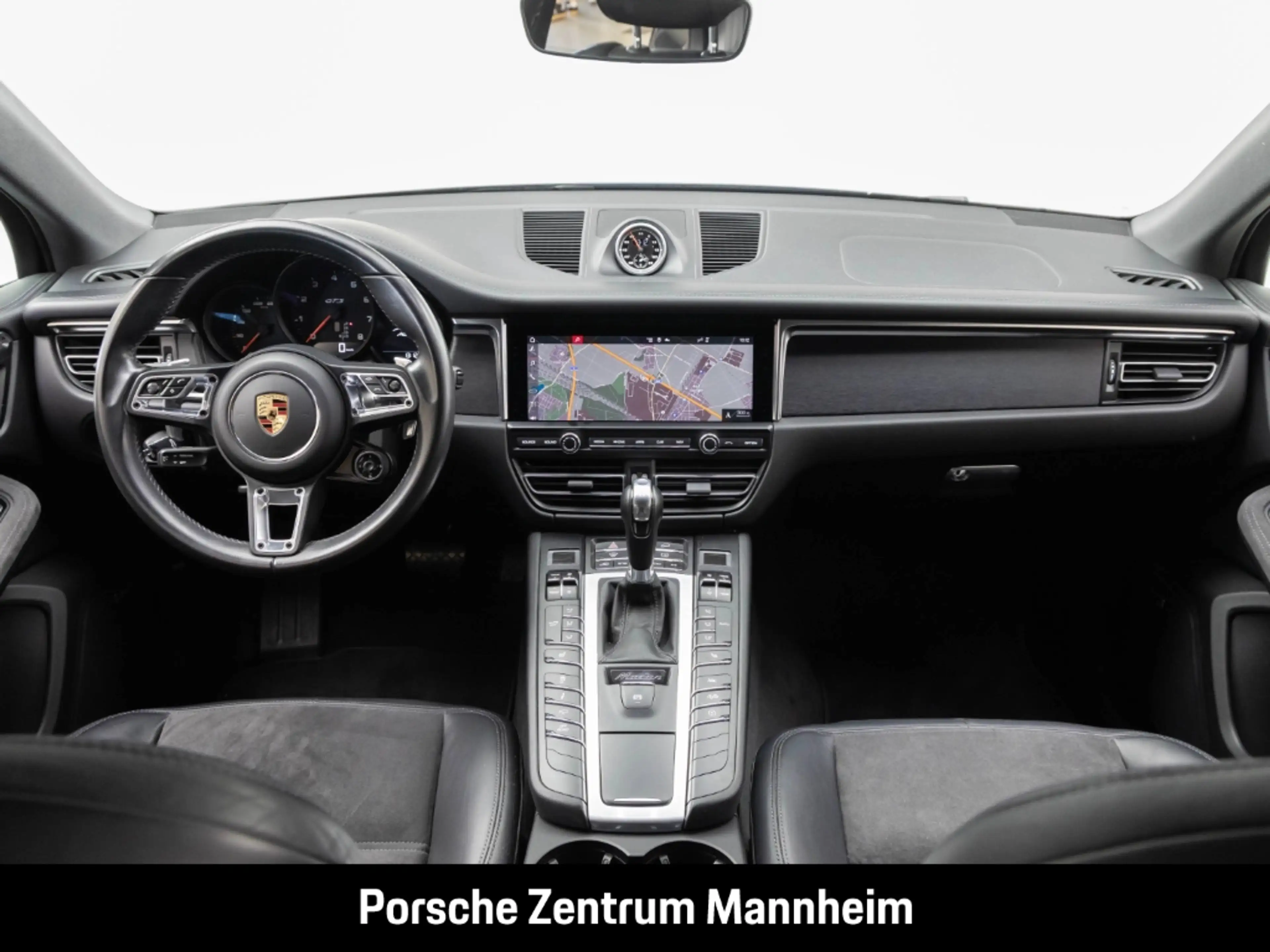 Porsche Macan GTS — photo 15