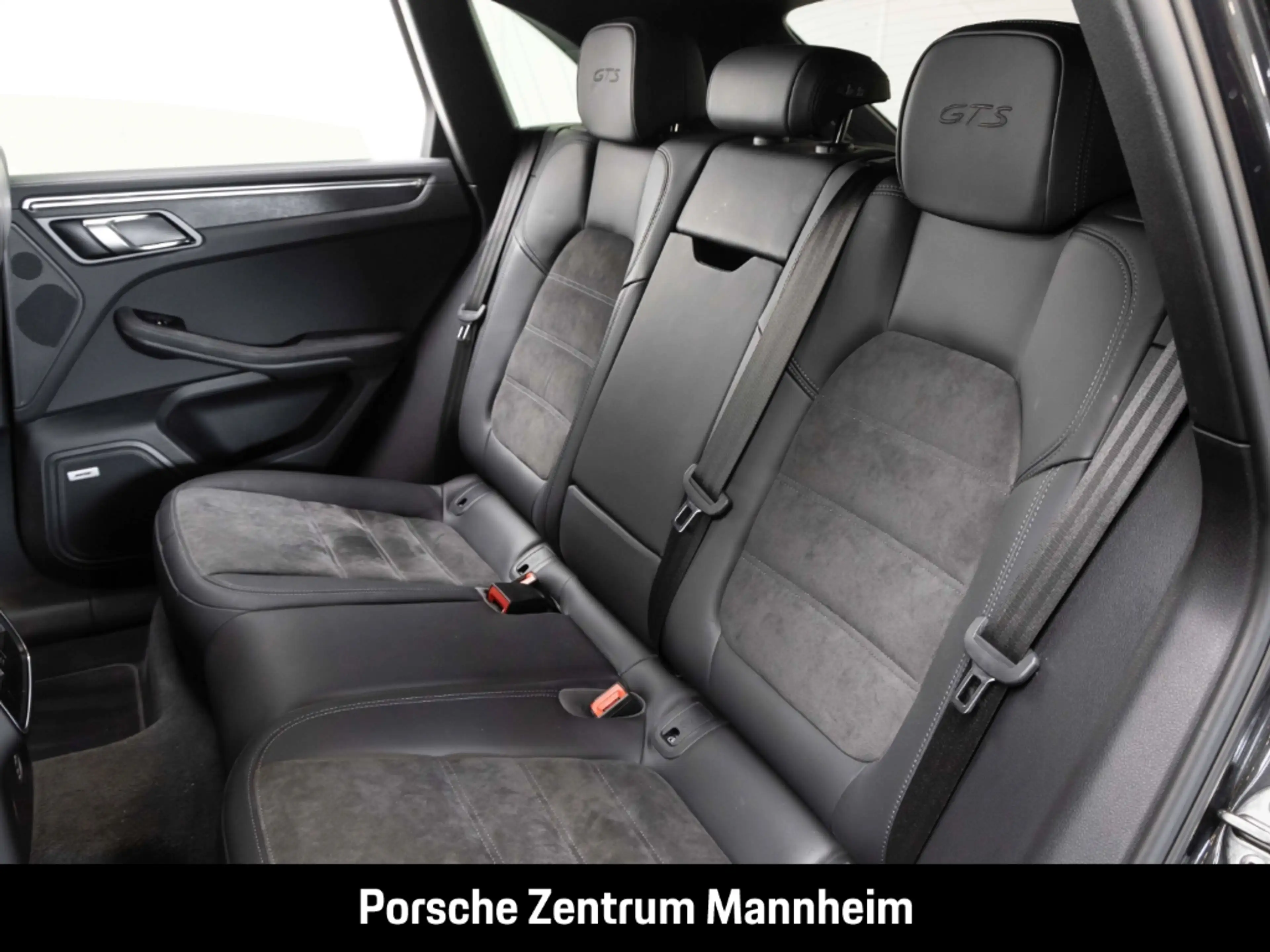 Porsche Macan GTS — photo 14