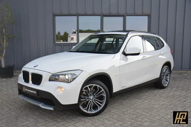 BMW X1 SDrive18i Executive * Pano * Navi * Xenon * 18" Br