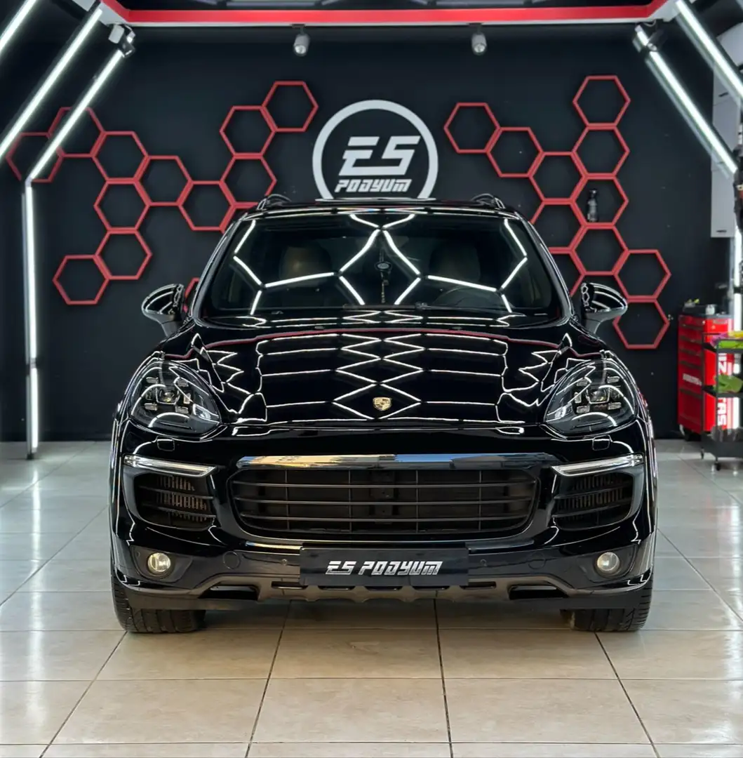 Porsche Cayenne 3.0D GTS uitvoering Zwart - 2