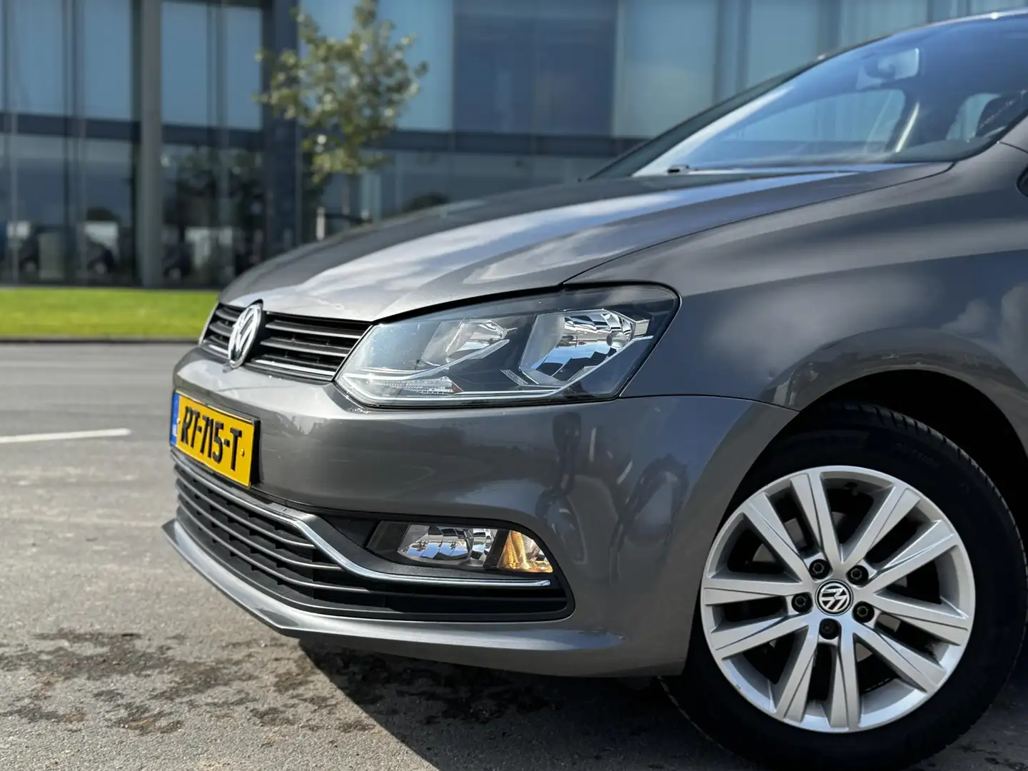 Volkswagen Polo 1.2 TSI Comfortline Business R Grau - 2