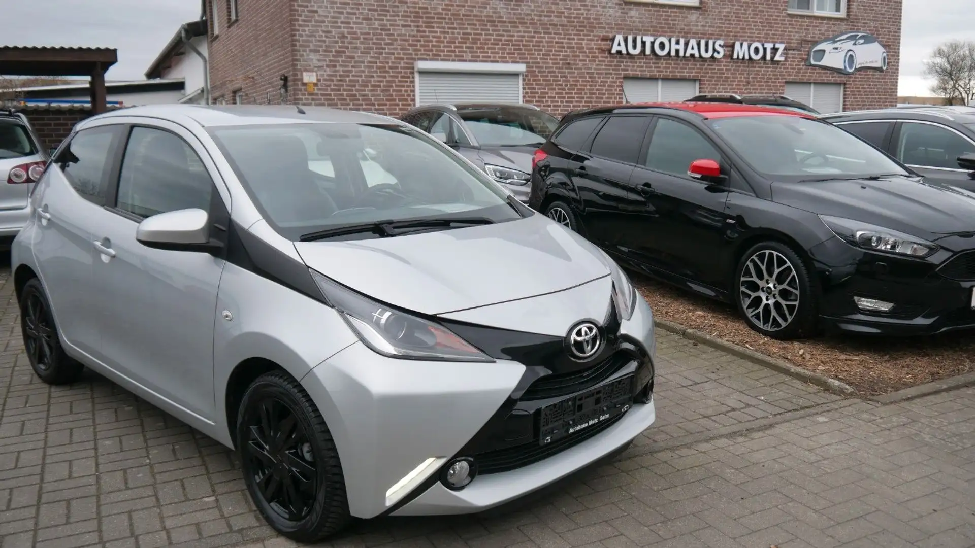 Toyota Aygo AYGO x-play touch Silber - 1