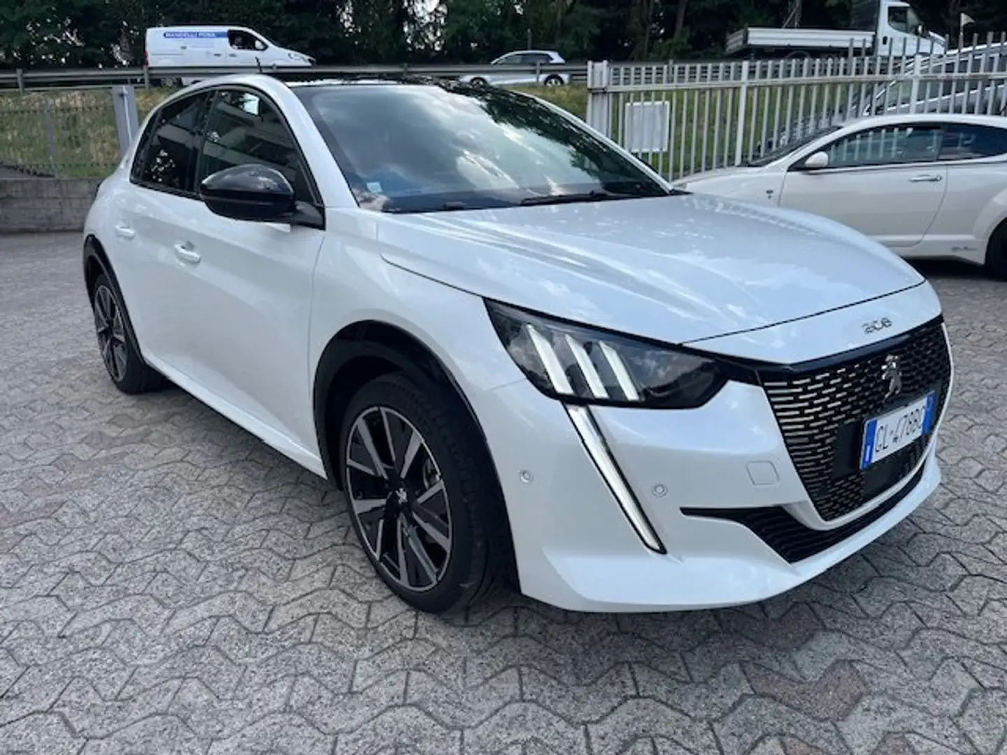 Peugeot 208 1.2 puretech GT "OK Neopatentati" Bianco - 2