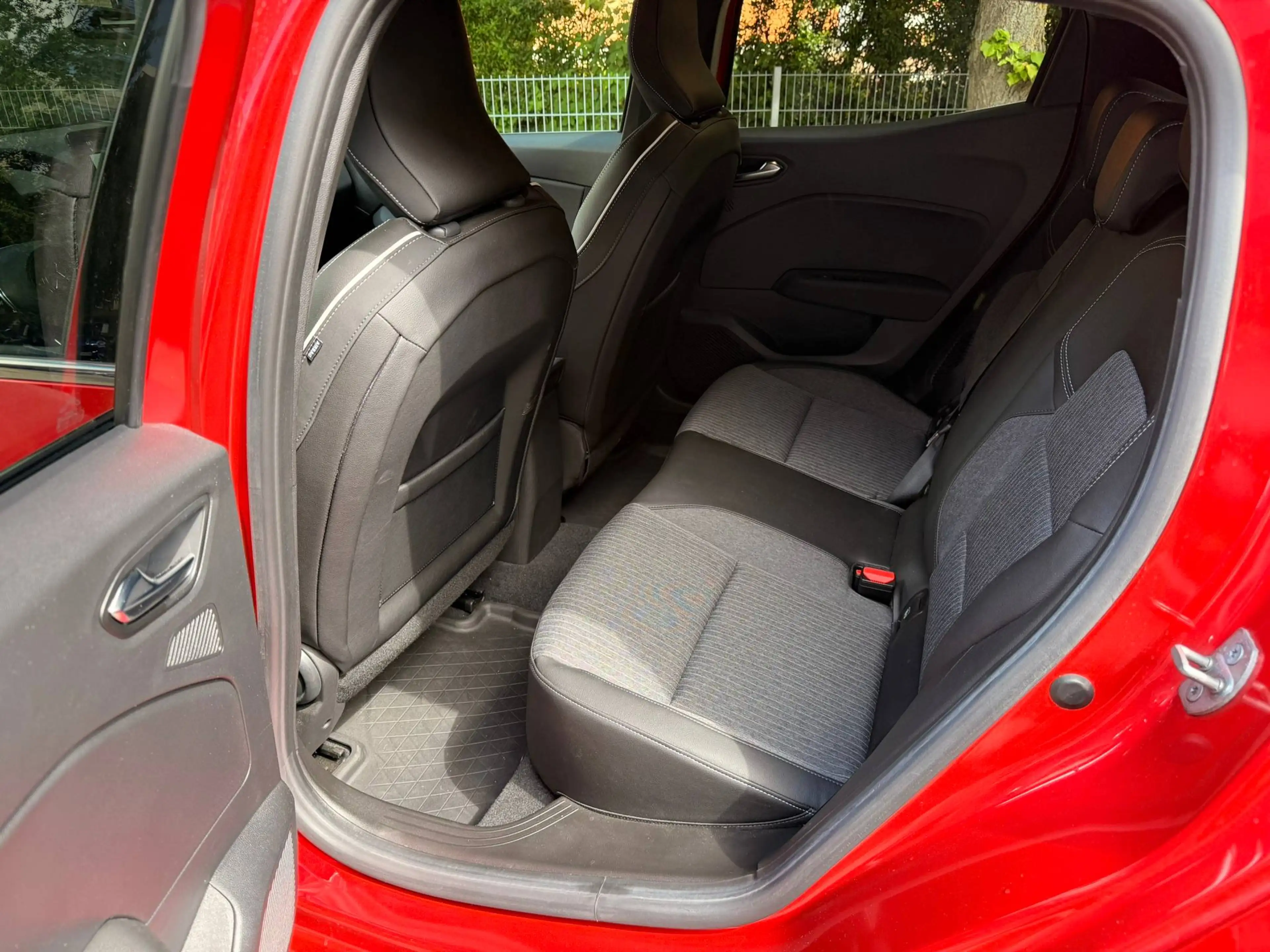 Mitsubishi Colt Intro Edition Hybrid Kamera — photo 12