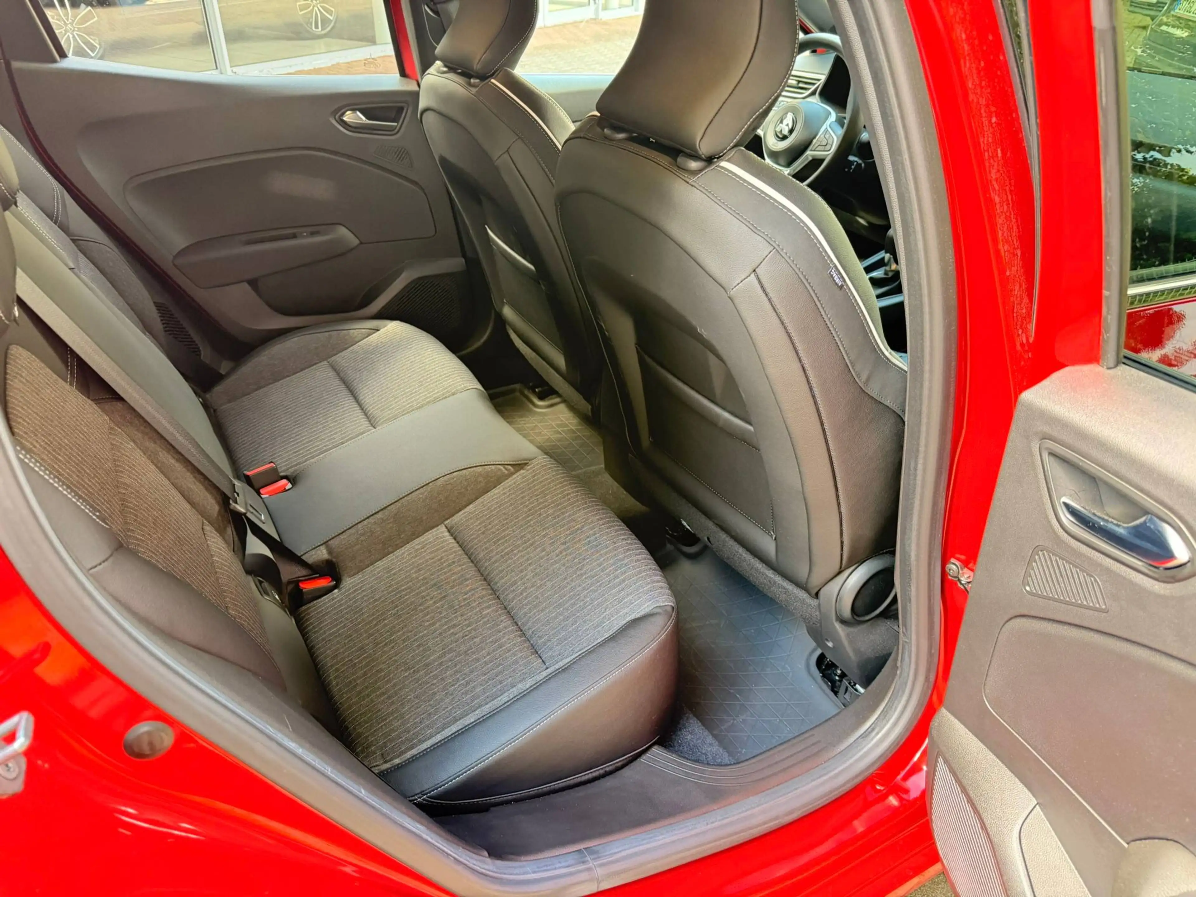 Mitsubishi Colt Intro Edition Hybrid Kamera — photo 13