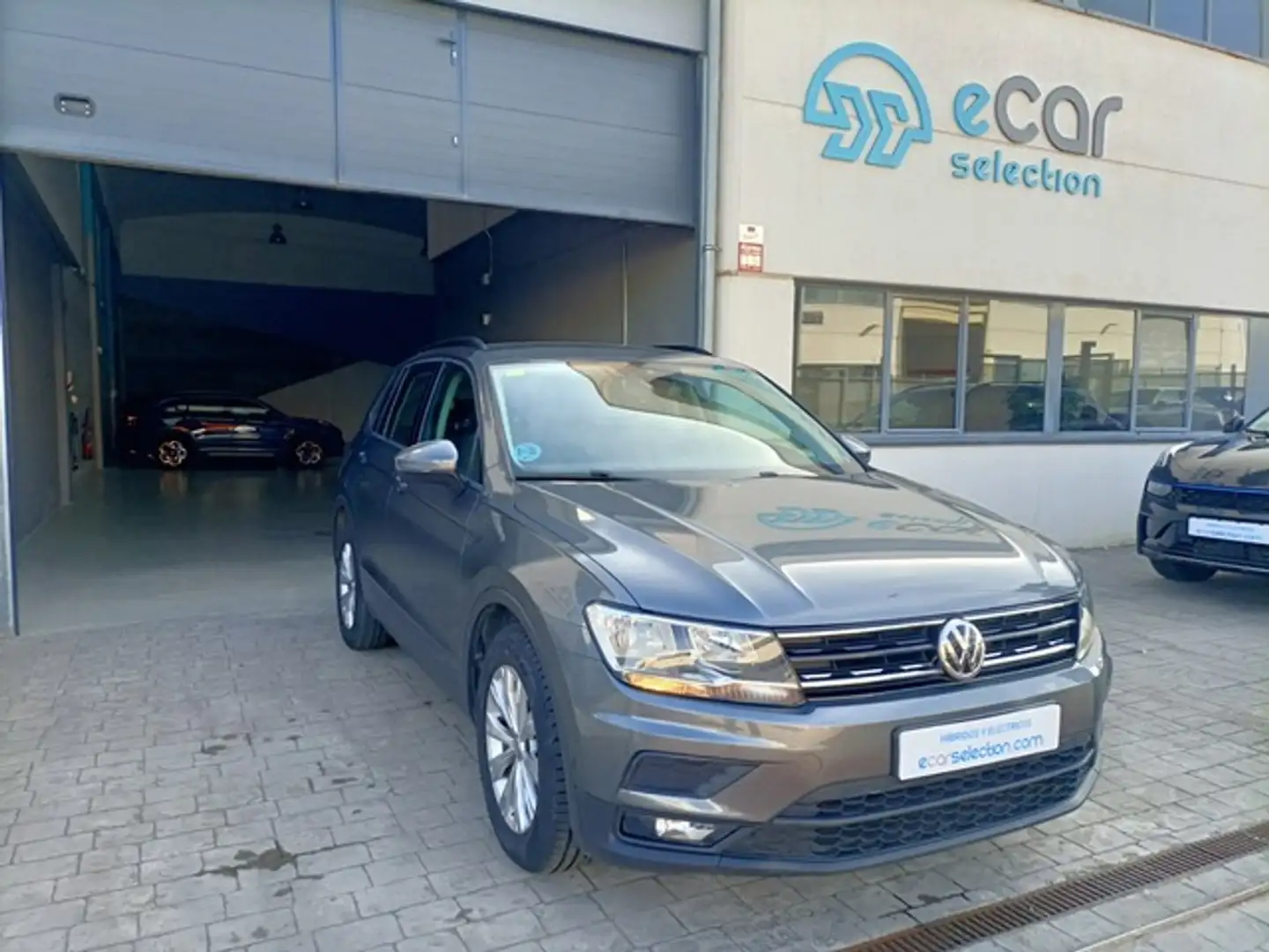 Volkswagen Tiguan 1.4 TSI Edition 92kW Gris - 1