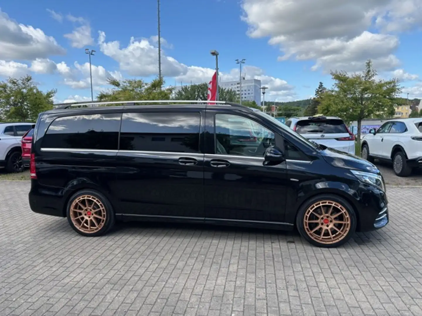 Mercedes-Benz V 250 d lang 4Matic 7G-TRONIC Avantgarde Edition AMG - 2