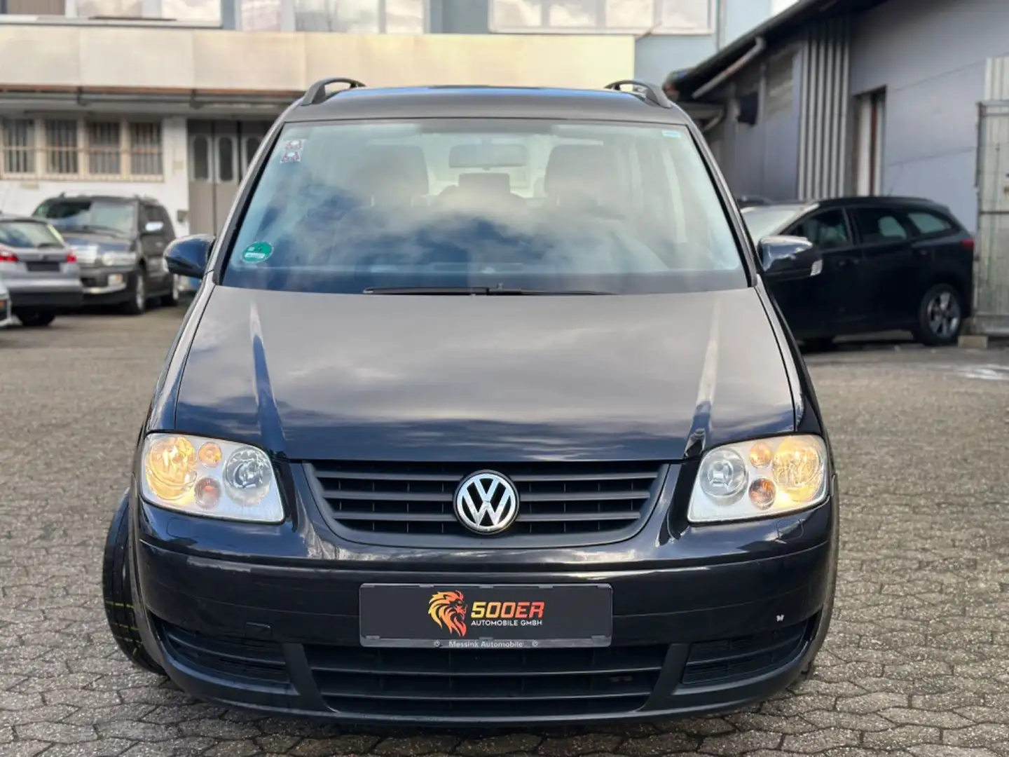 Volkswagen Touran Basis*3.HAND*8-Fachbereift*TÜV Černá - 2