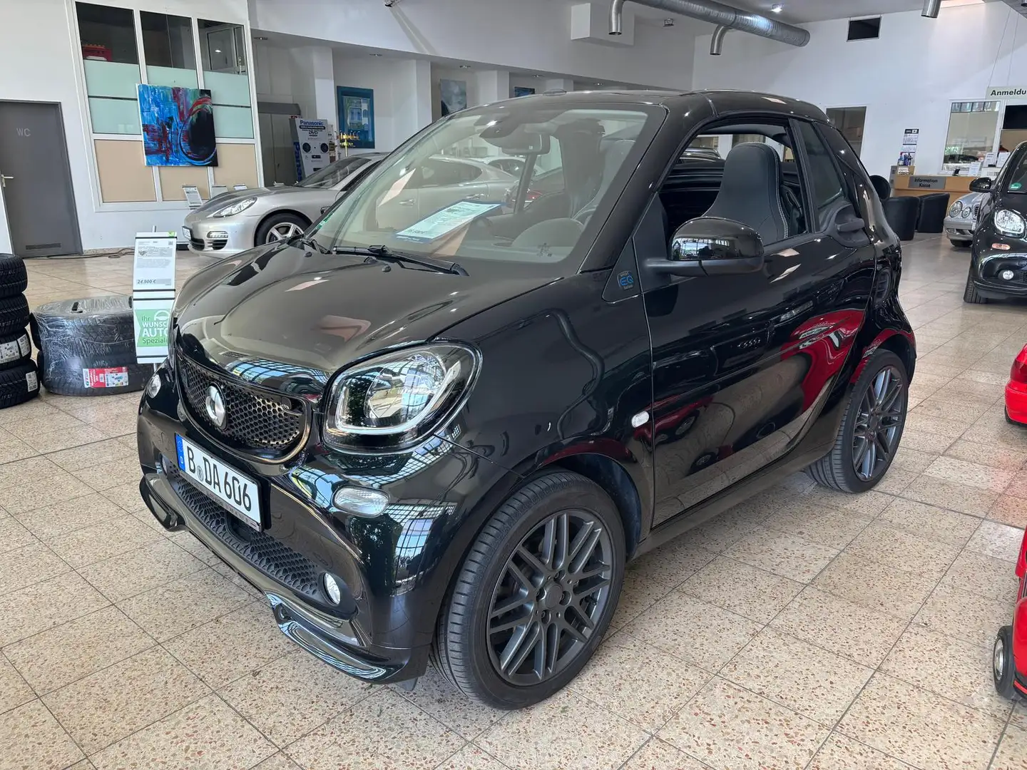 smart forTwo EQ cabrio Brabus Style Schwarz - 1