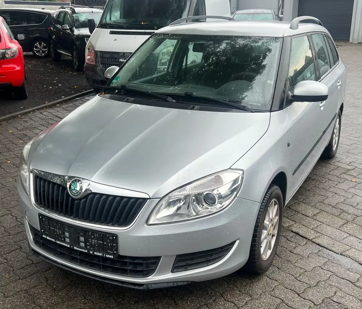 Skoda Fabia 1.6l TDI 66kW Ambiente Combi Grau - 1