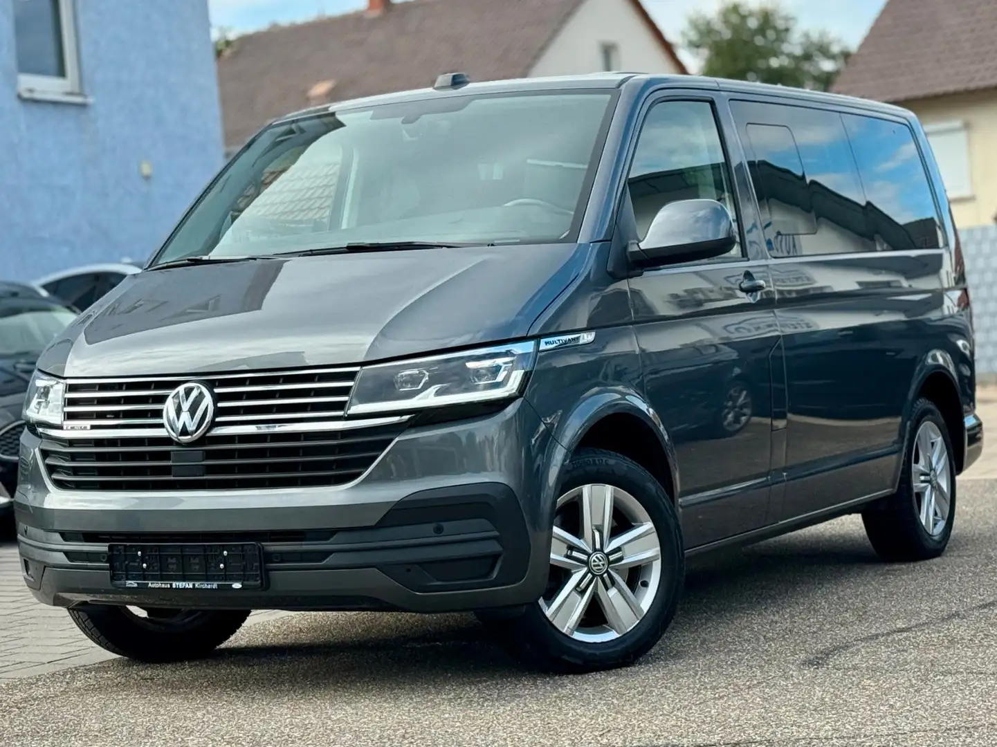 Volkswagen T6 Multivan T6.1 Multivan Comfortline 4Motion 6-Sitzer StHzg Grau - 1