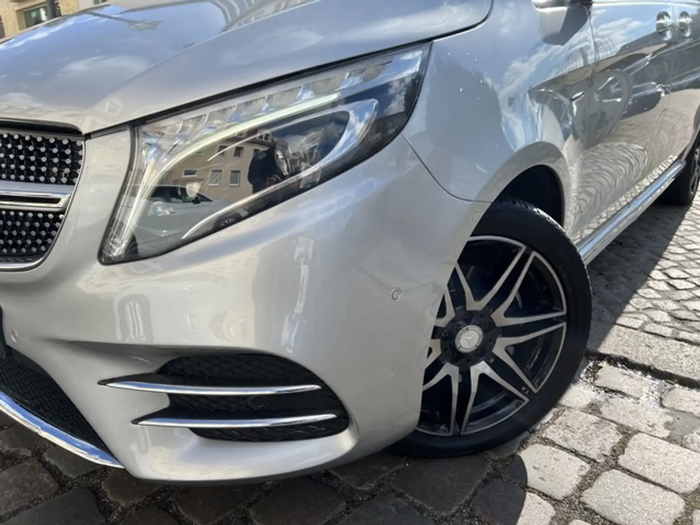 Mercedes-Benz V 250 AMG 7SITZ LANG PANO DIST AHK KAM Серый - 2