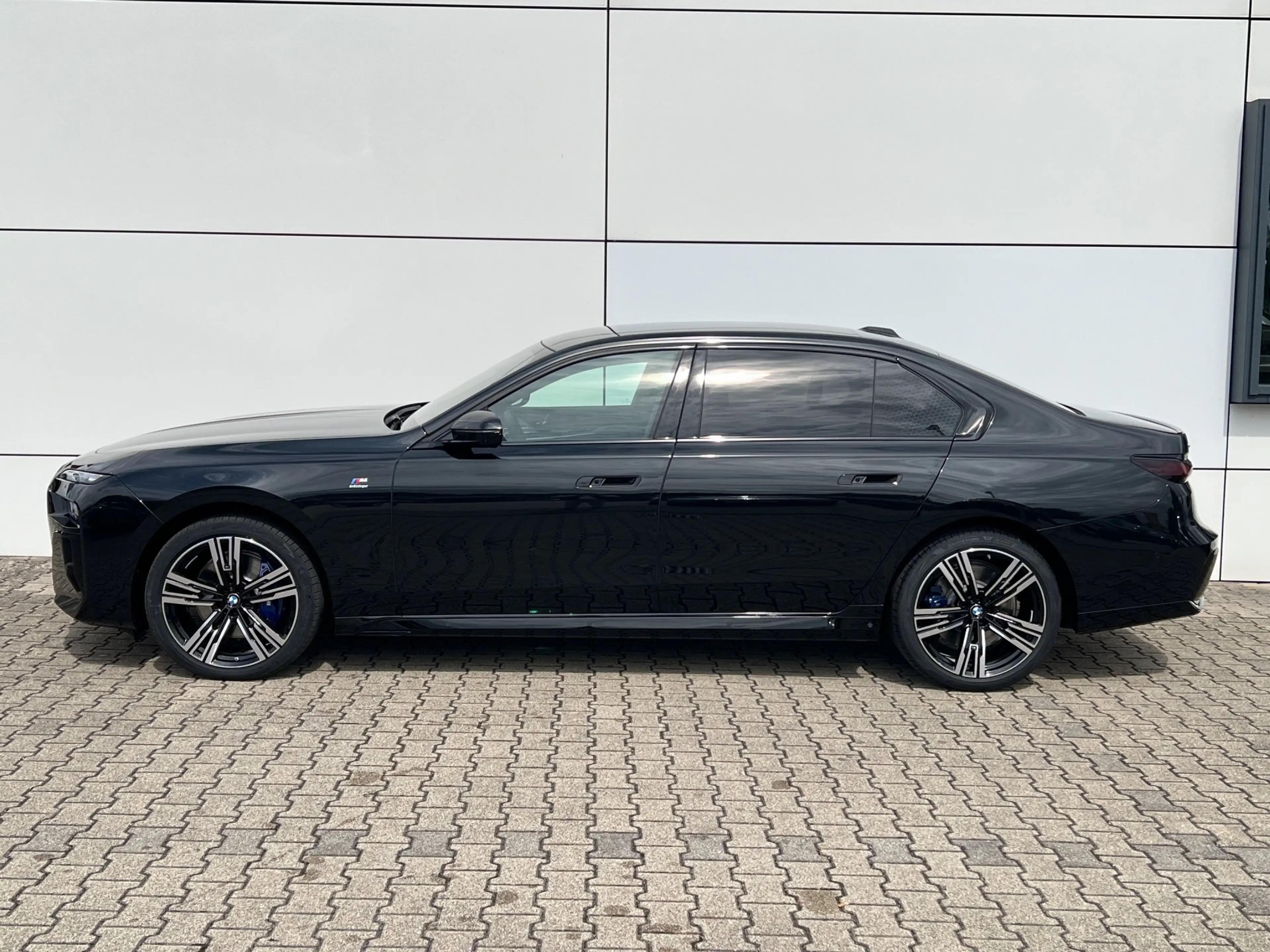 BMW 740 d xDrive Limousine M Sportpaket — photo 3