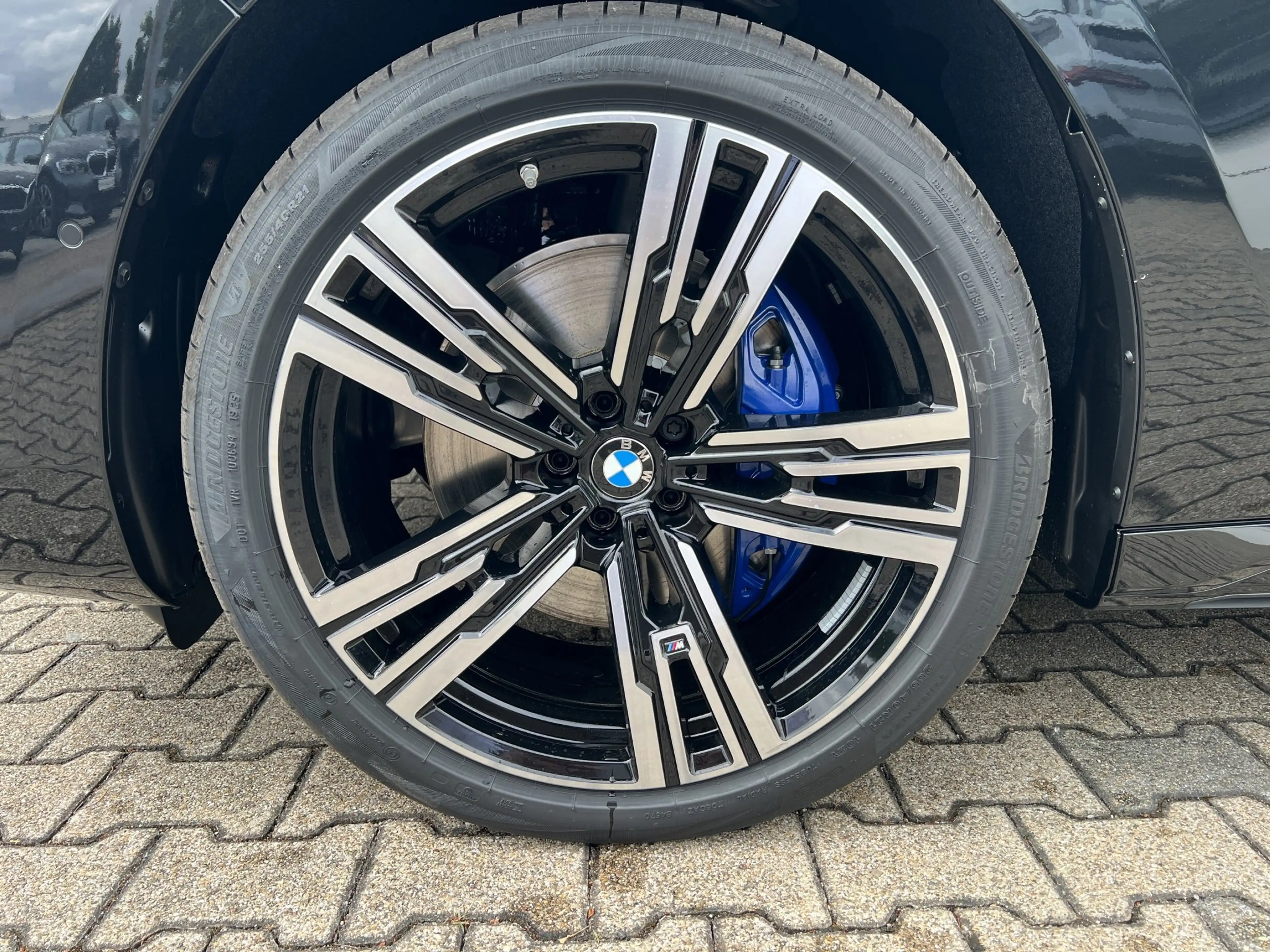 BMW 740 d xDrive Limousine M Sportpaket — photo 10