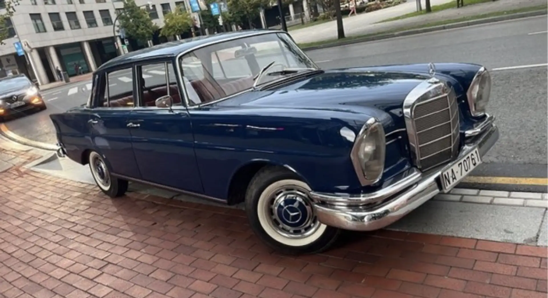 Mercedes-Benz 220 SE Azul - 2