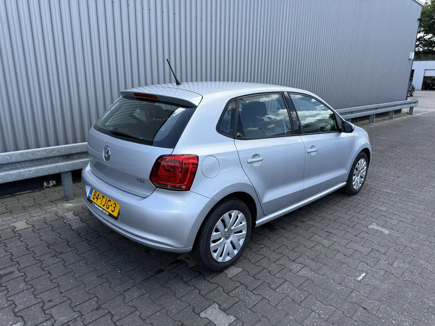 Volkswagen Polo 1.2 TSI Comfortline 122Dkm NAP AUTOMAAT Navi Nw AP Grijs - 2