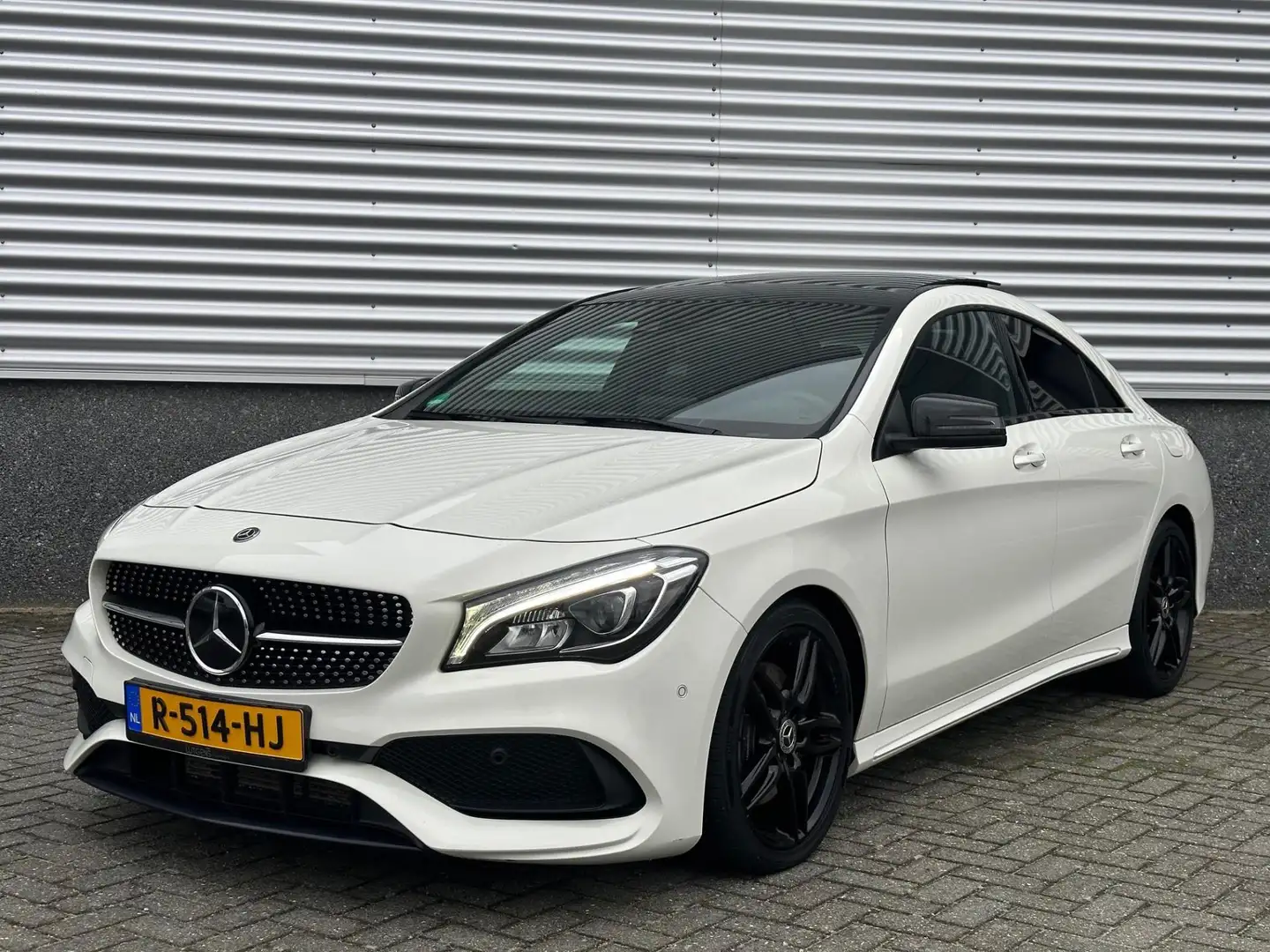 Mercedes-Benz CLA 220 4MATIC AMG-Line Pano Wit - 2