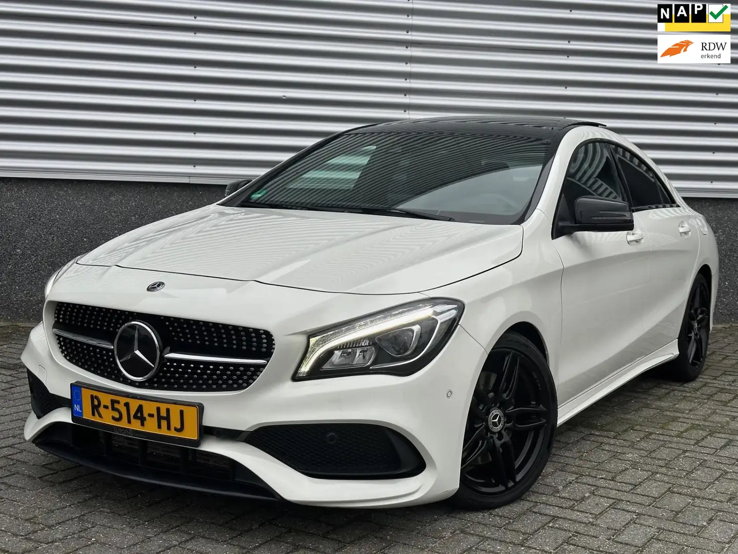 Mercedes-Benz CLA 220 4MATIC AMG-Line Pano Wit - 1